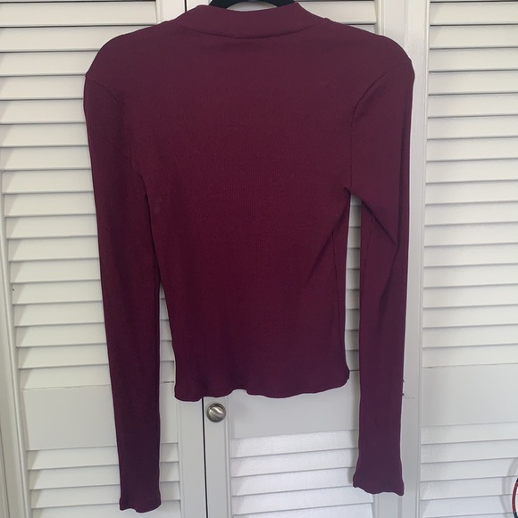 Express One Eleven Top With Cutout - Picture 5 of 5